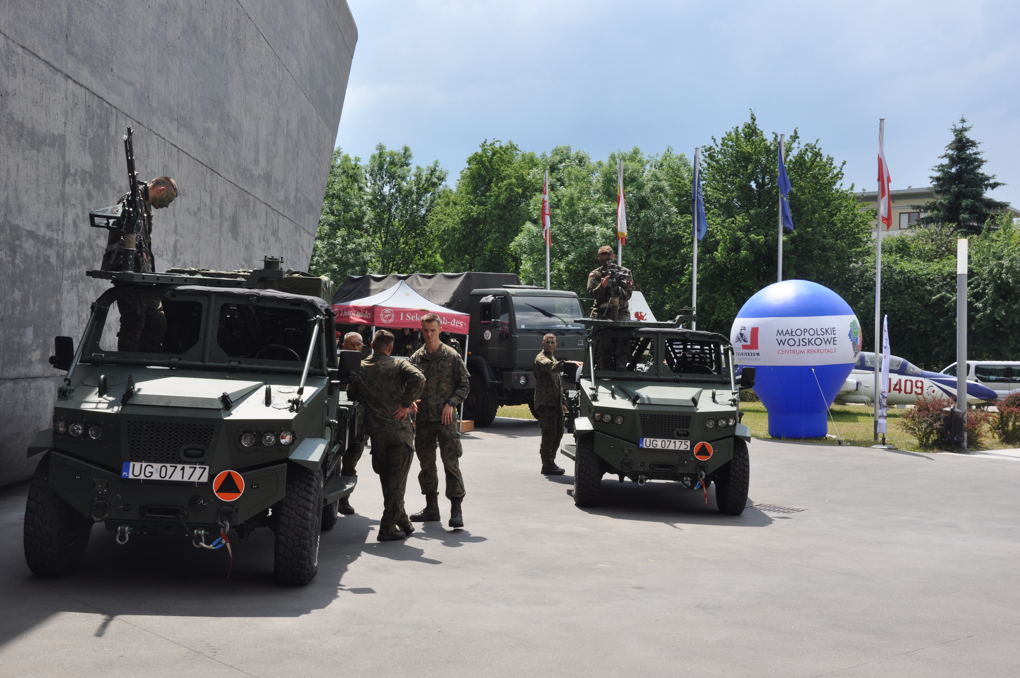Wojsko Polskie przygotowuje się do pokazu, pojazdy i sprzęt wojskowy