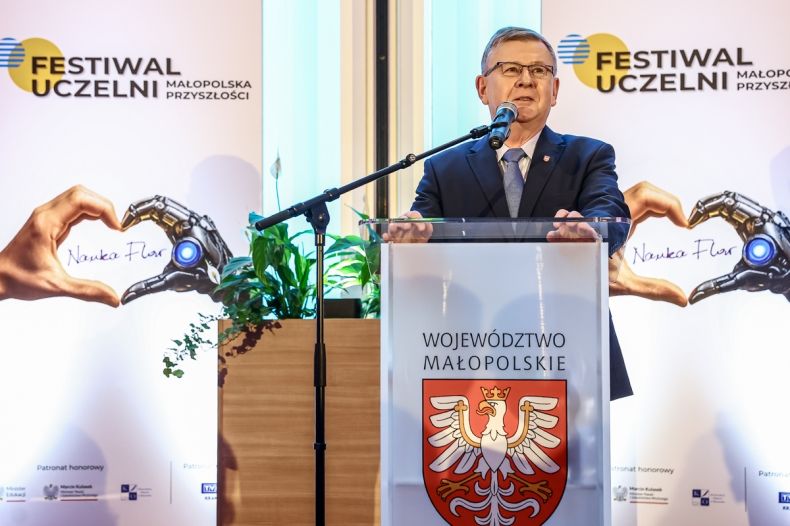 Marszałek przemawia podczas Festiwalu Uczelni 2025