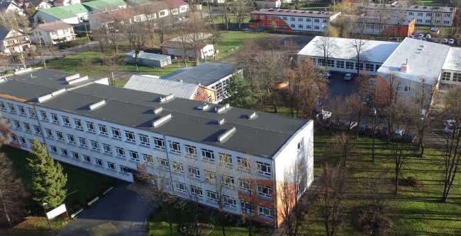 budynki szkoły ZS w Dobczycach