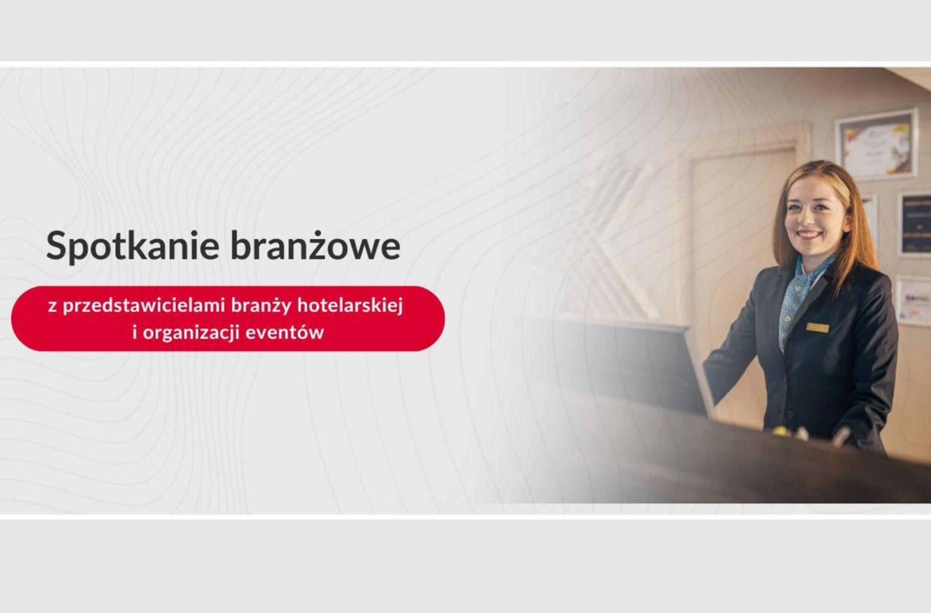 branża hotelarska - baner przedstawia kobietę na recepcji