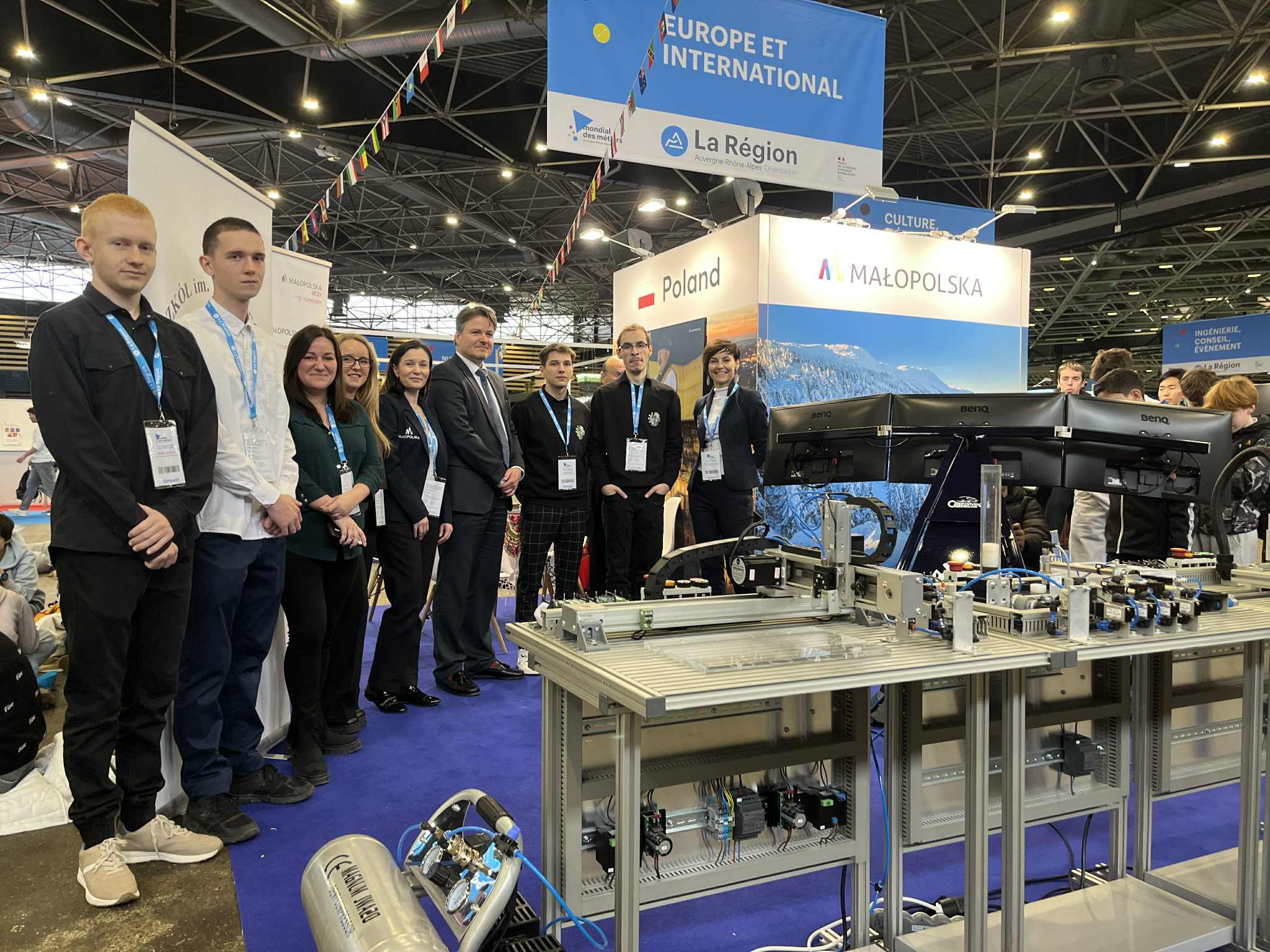 wizyta konsula na stoisku małopolski w Lyonie