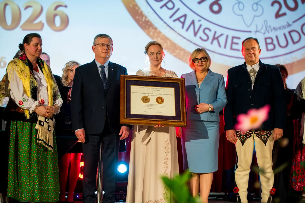marszałek i dyrekcja szkoły z Zakopanego